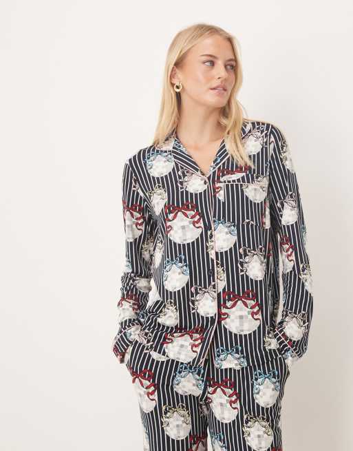 Chelsea Peers Tall - Pyjamaset van polyester met lange mouwen, revers en kerst discobalprint, 4 van 4