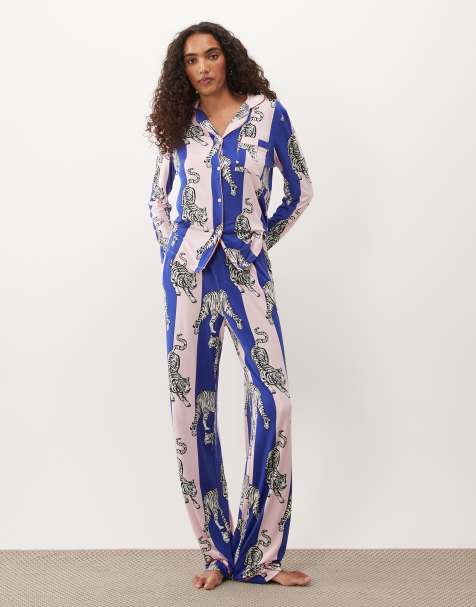 Chelsea Peers Tall superblødt pyjamassæt med knapper i pink og blå striber med tiger - view 1