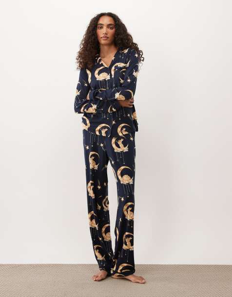 Chelsea Peers Tall superzachte pyjamaset met knoopsluiting en bunny moon-print in navy - view 1