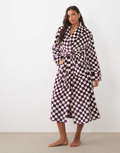 Chelsea Peers zachte fleece badjas met sjaalkraag en biesdetail in paars ruitpatroon - view 1