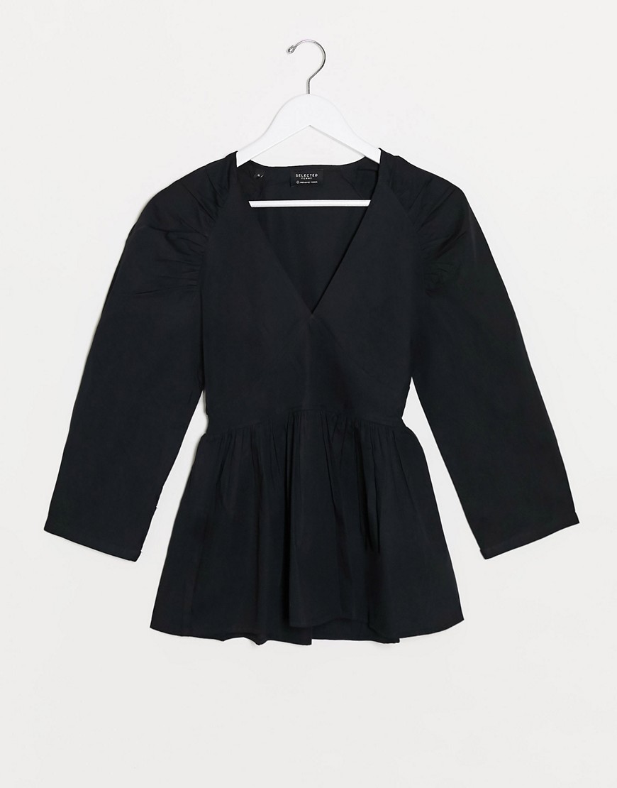 фото Черная блузка из поплина с запахом и отделкой на плечах selected femme-черный