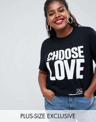 фото Черная футболка из органического хлопка help refugees choose love curve-черный