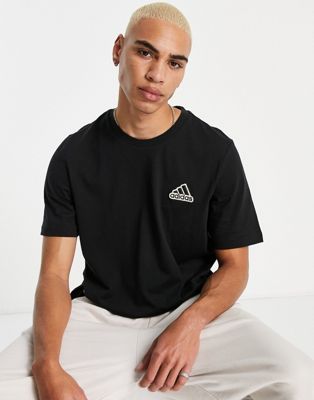 фото Черная футболка с нашивкой с логотипом adidas sportstyle feels comfy-черный adidas performance