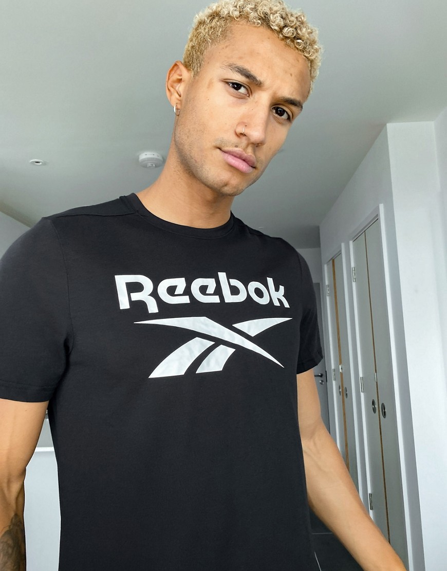 фото Черная футболка с принтом reebok training-черный