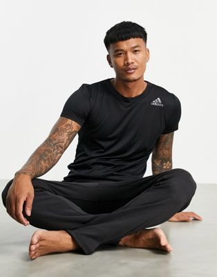 фото Черная футболка с тремя полосками в тон adidas yoga-черный цвет adidas performance