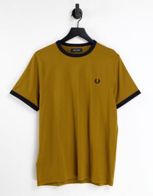 фото Черная и светло-коричневая футболка с окантовкой fred perry-коричневый цвет