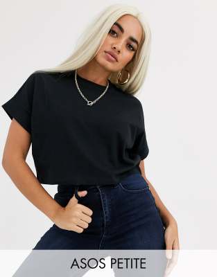 фото Черная короткая футболка с отворотами на рукавах asos design petite-черный asos petite