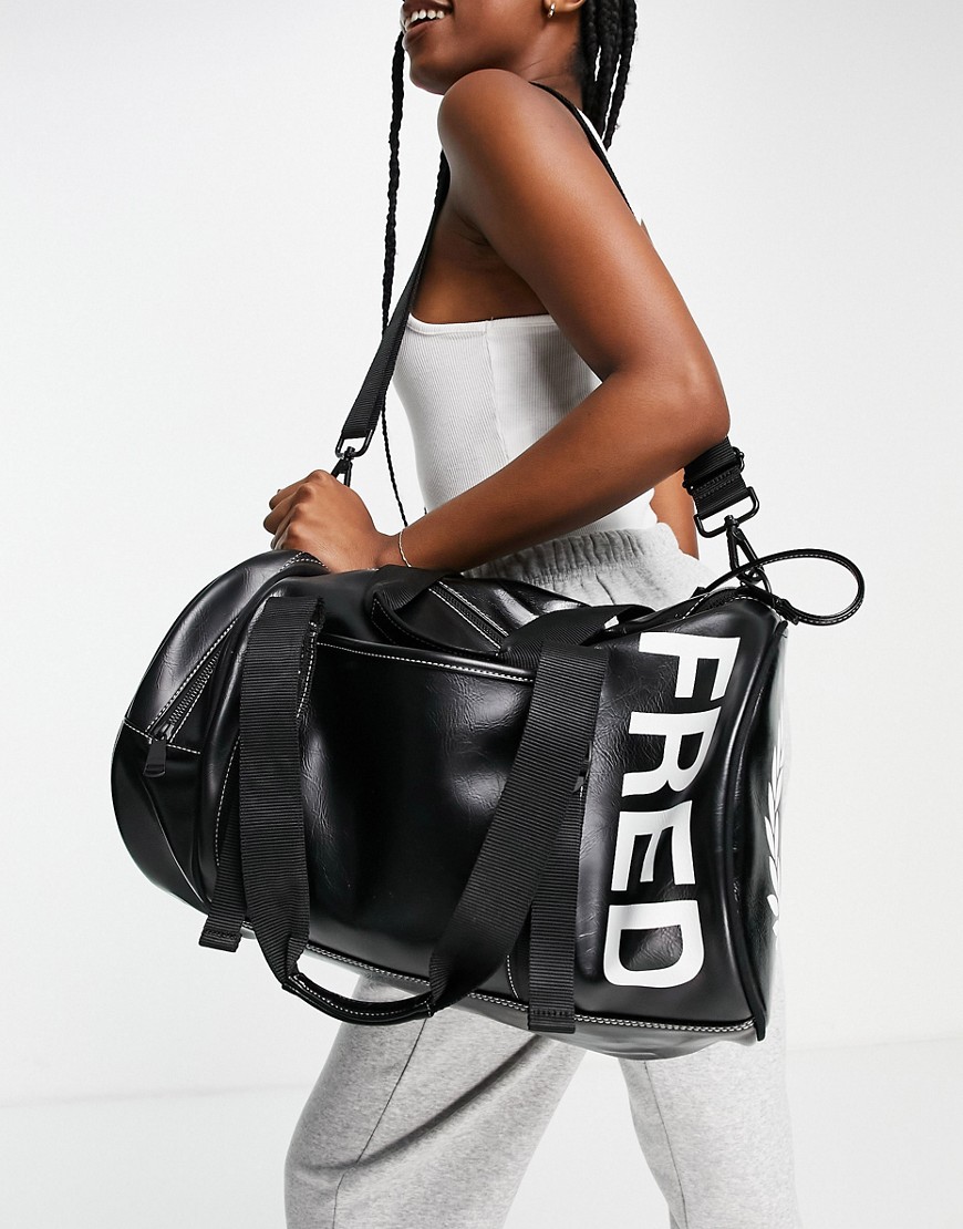 фото Черная спортивная сумка с логотипом fred perry laurel wreath-черный цвет