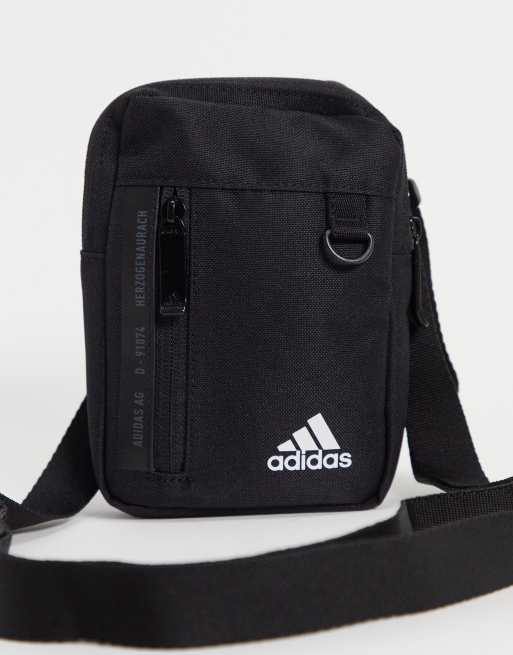 Черная сумка через плечо adidas Training | ASOS