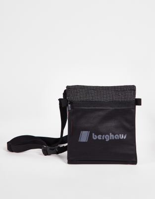 фото Черная сумка через плечо berghaus fx atmos-черный цвет