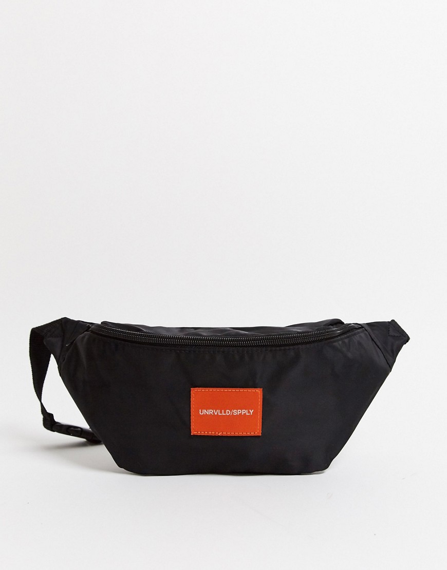 фото Черная сумка-кошелек на пояс с оранжевым логотипом asos design-черный