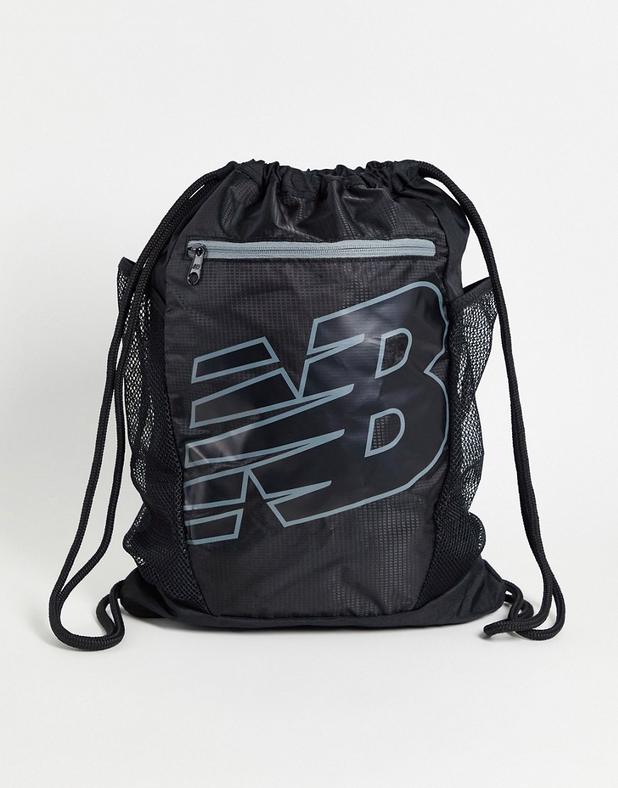 фото Черная сумка с логотипом на затягивающемся шнурке new balance training-черный цвет
