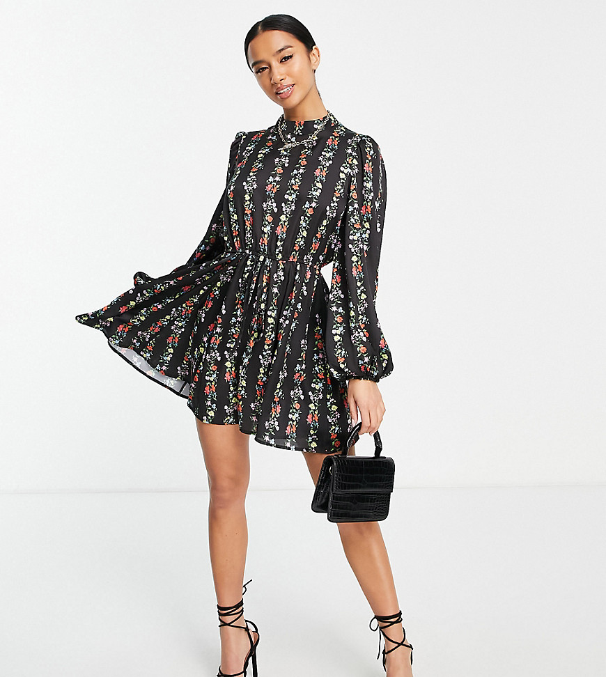 фото Черное атласное платье мини с высоким воротом, расклешенной юбкой и полосами с цветочным принтом asos design petite-разноцветный asos petite