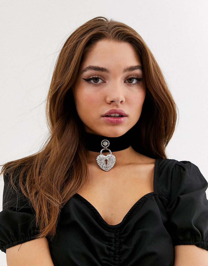фото Черное бархатное ожерелье-чокер с подвеской-сердцем glamorous-черный