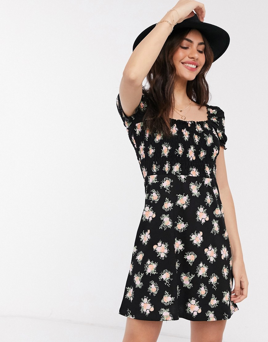 фото Черное чайное платье с цветочным принтом и пышными рукавами miss selfridge-черный