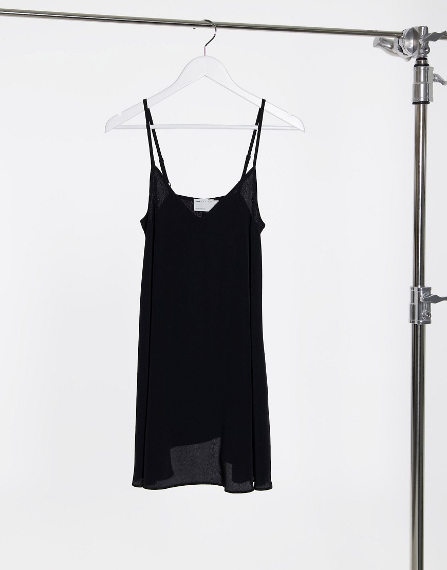фото Черное короткое платье-комбинация с v-образным вырезом asos design-черный