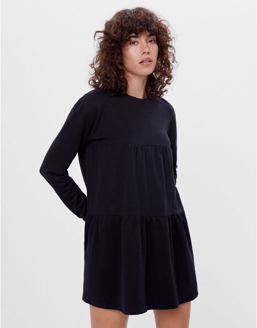 фото Черное многоярусное платье-футболка свободного кроя с длинными рукавами bershka-черный