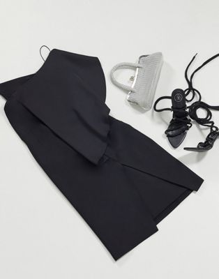 фото Черное облегающее платье на одно плечо aqaq-черный