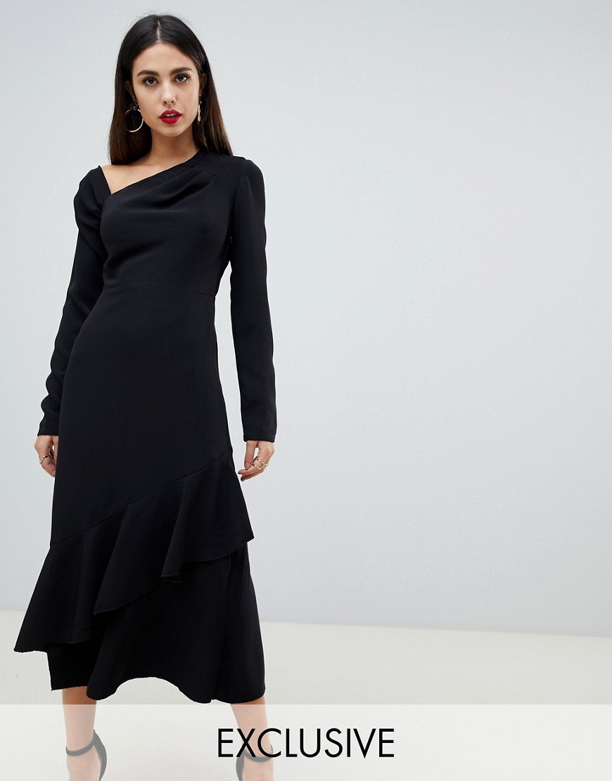 фото Черное приталенное платье миди с вырезом по косой и оборкой yaura-черный