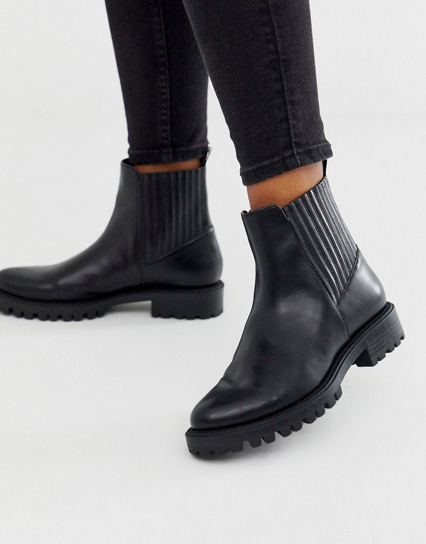 фото Черные ботинки челси с эластичными вставками stradivarius str-черный