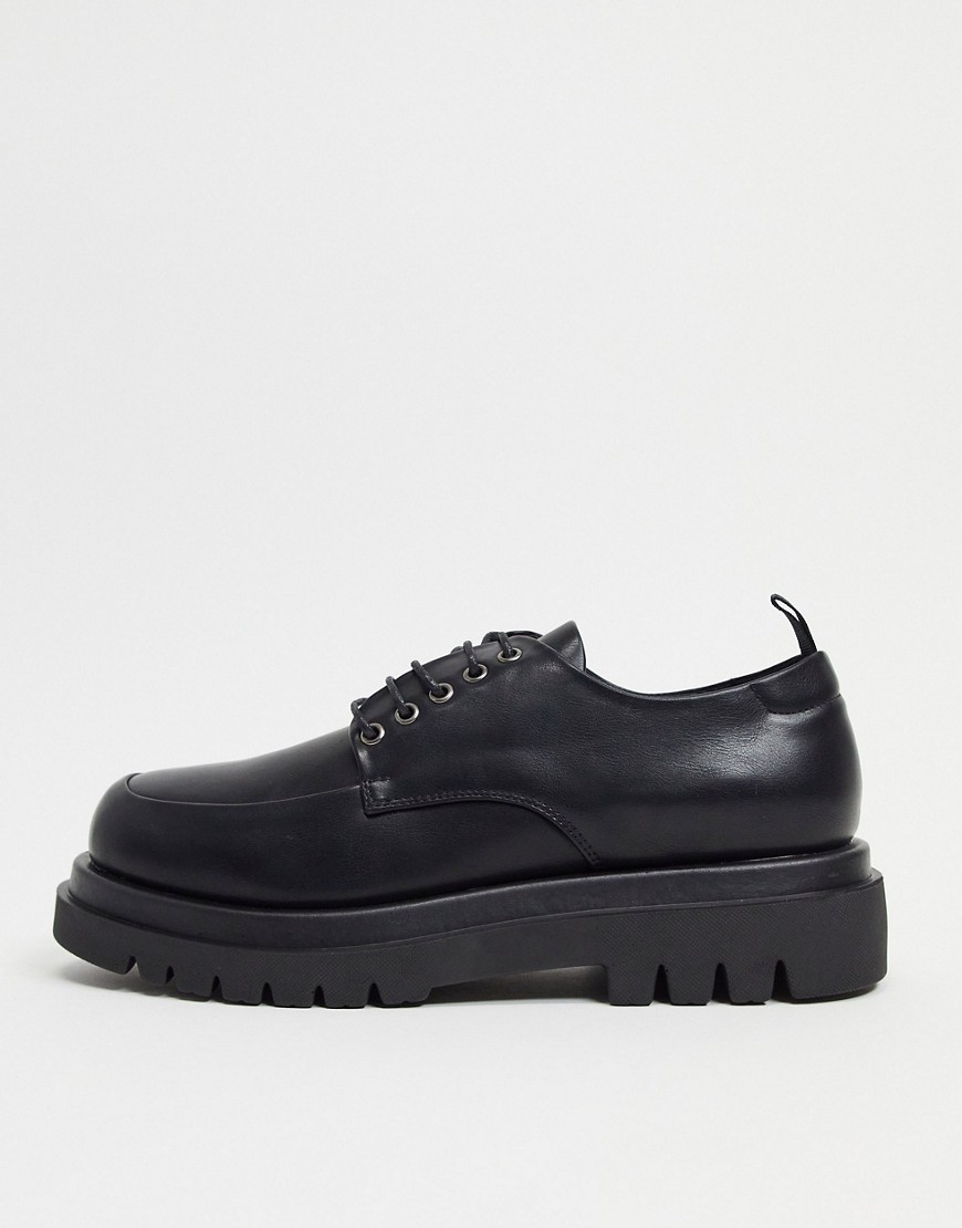 фото Черные ботинки на шнуровке с квадратным носком и на массивной подошве truffle collection-черный цвет