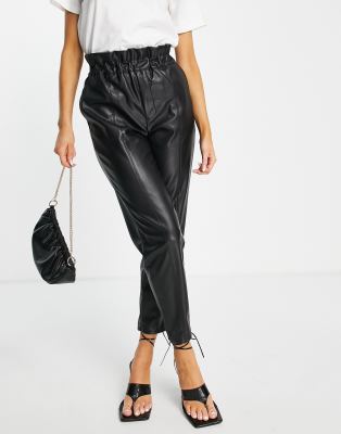 Кожаные леггинсы и брюки  Asos Черные брюки-джоггеры из искусственной кожи Miss Selfridge-Черный цвет