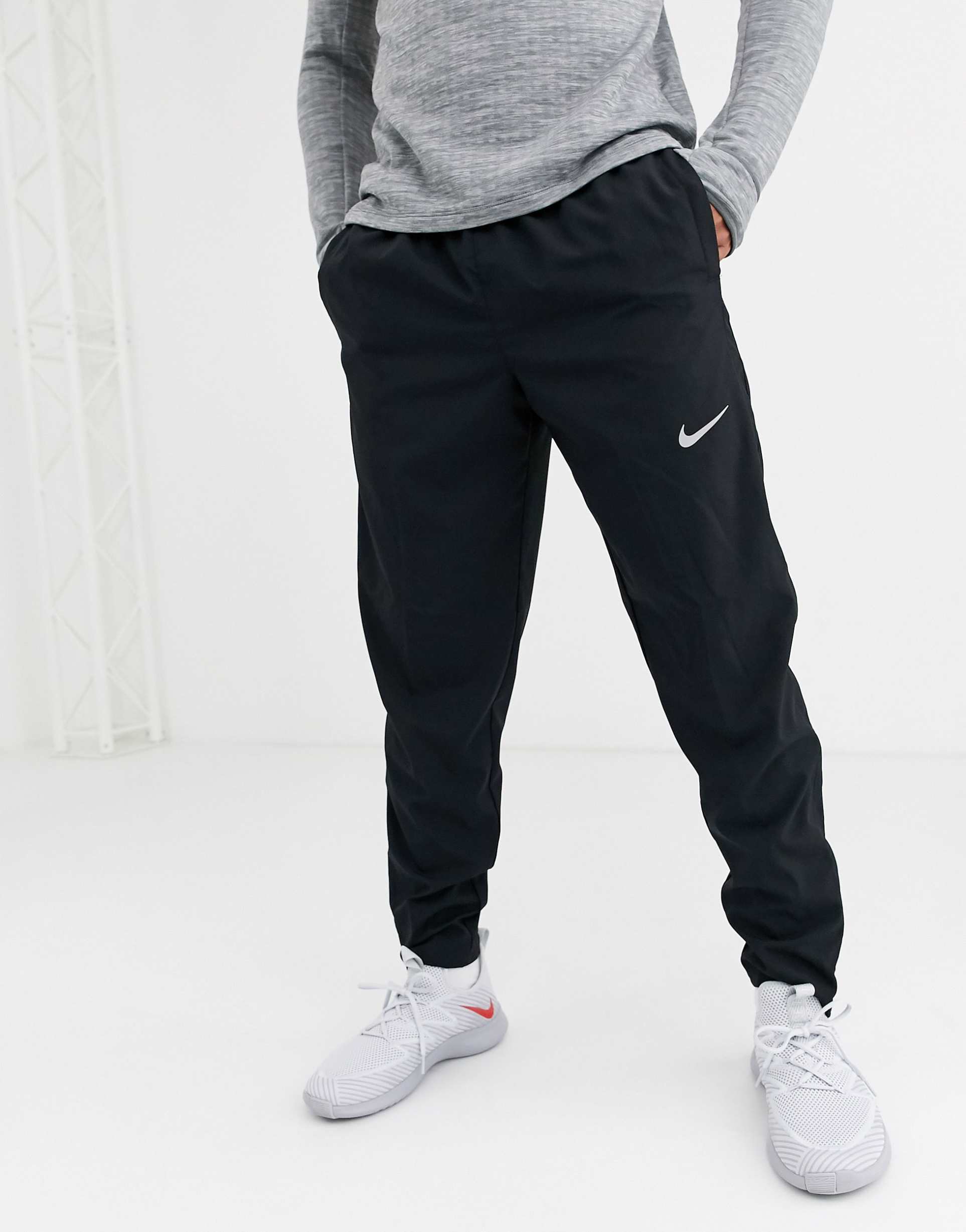Nike sportswear штаны чёрные спортивные мужские. брюки мужские nike sportswear club fleece. брюки найк мужские черные. черные штаны найк. брюки мужские nike essential.