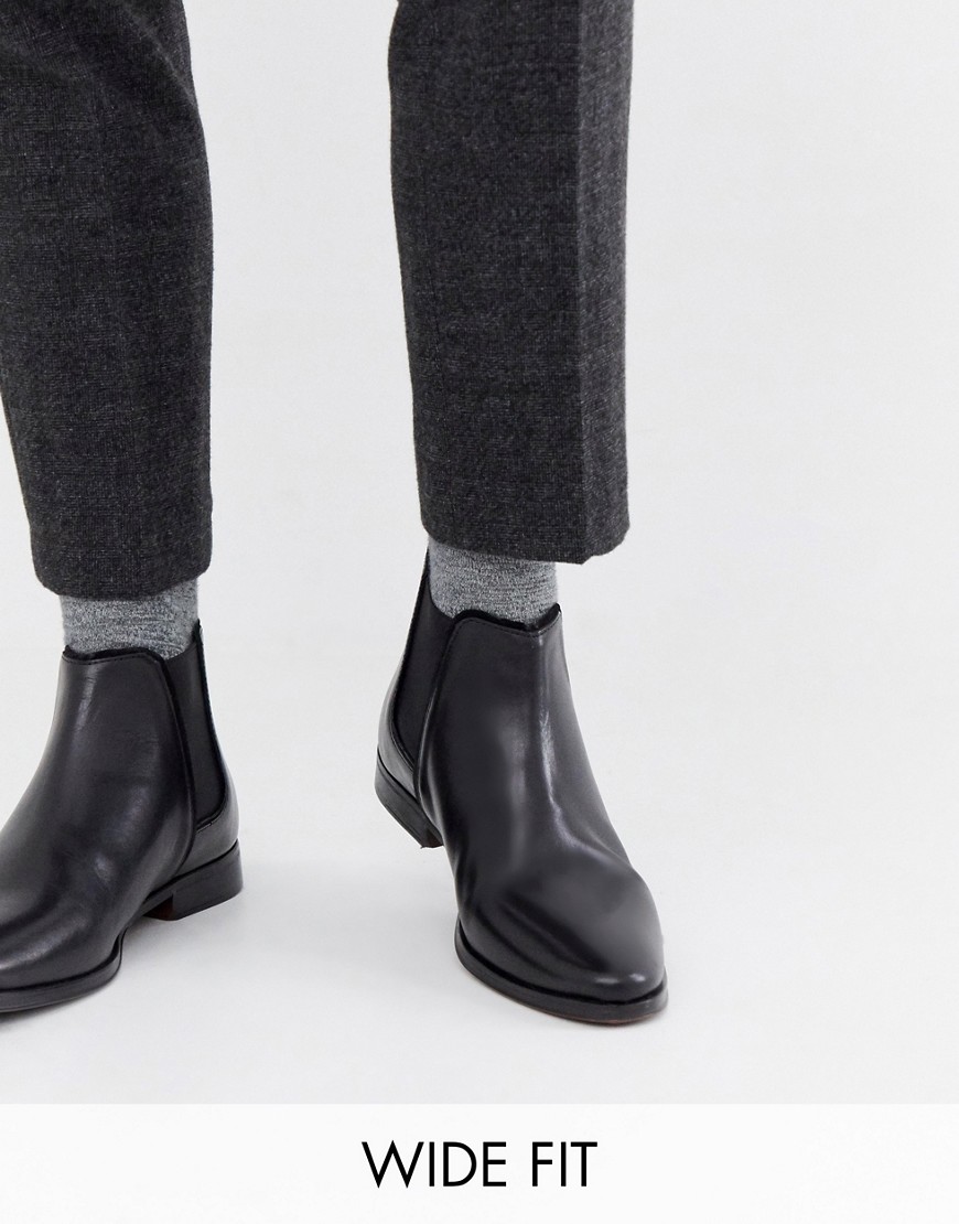 фото Черные кожаные ботинки челси для широкой стопы с однотонной подошвой asos design-черный