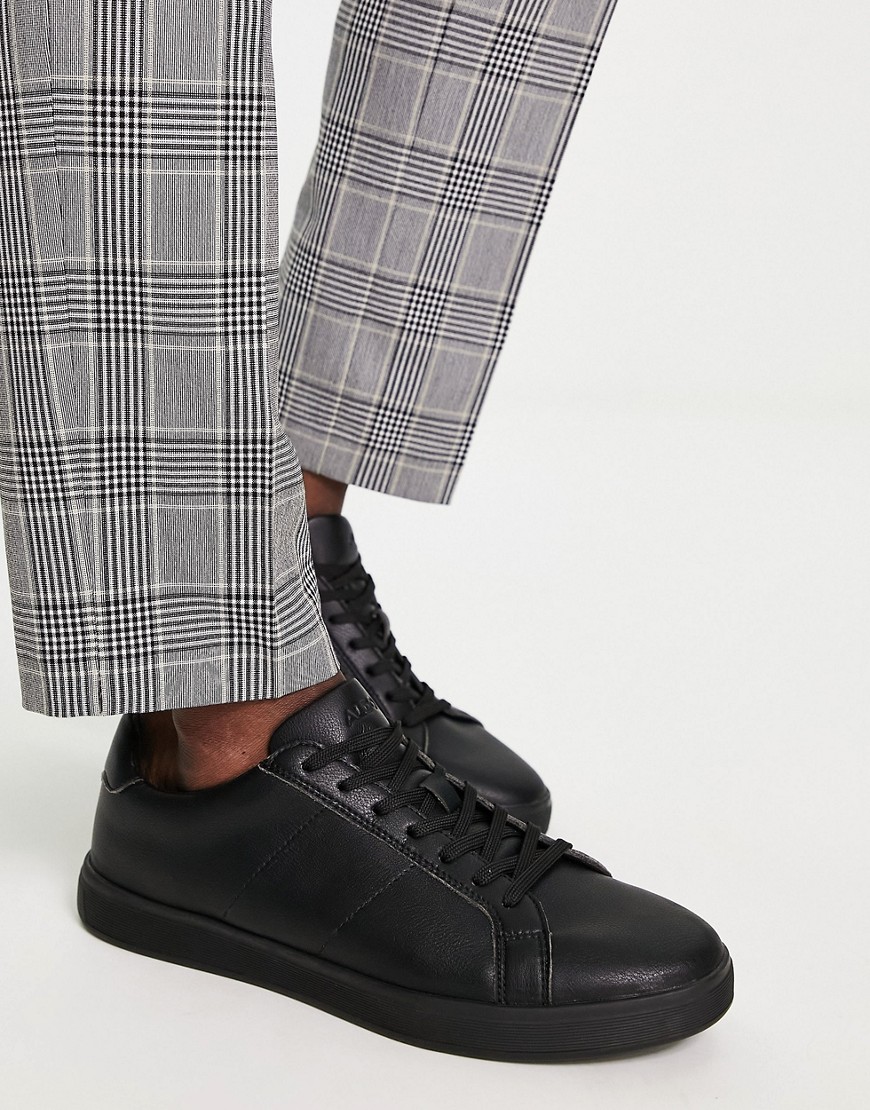 фото Черные кроссовки на шнуровке в минималистичном стиле aldo-черный