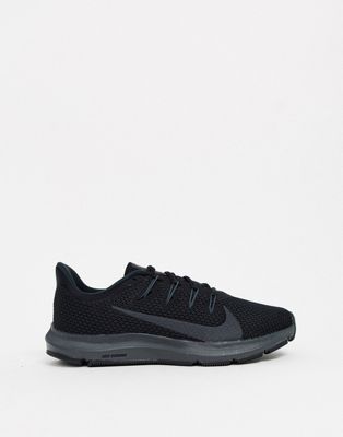 nike running quest 2 trainers in triple black