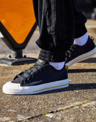 фото Черные кроссовки с замшевыми вставками adidas originals nizza-черный
