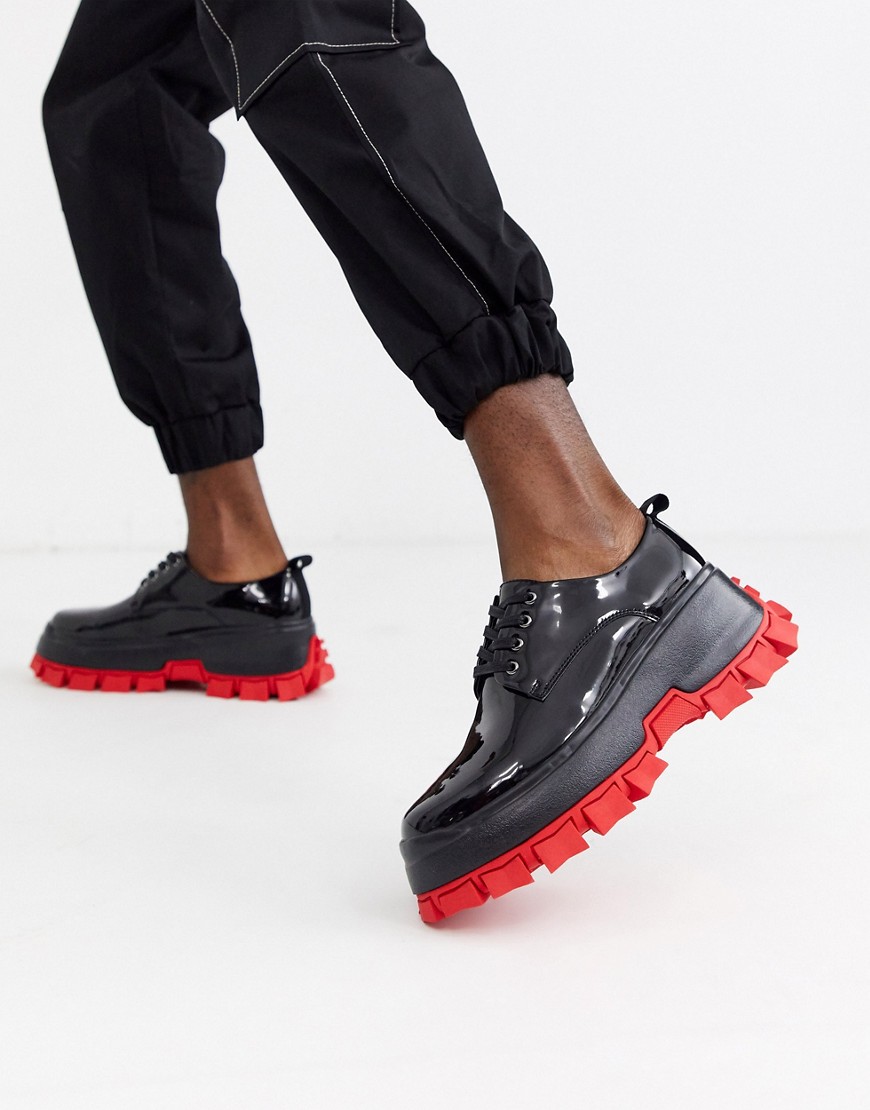 фото Черные лакированные ботинки на шнуровке с массивной красной подошвой asos design-черный
