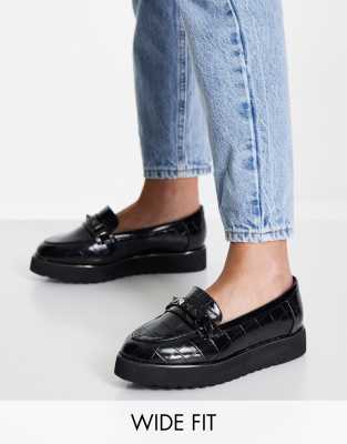 Туфли на плоской подошве  Asos Черные лоферы из материала под кожу крокодила с толстой подошвой и декоративной цепочкой Simply Be-Черный