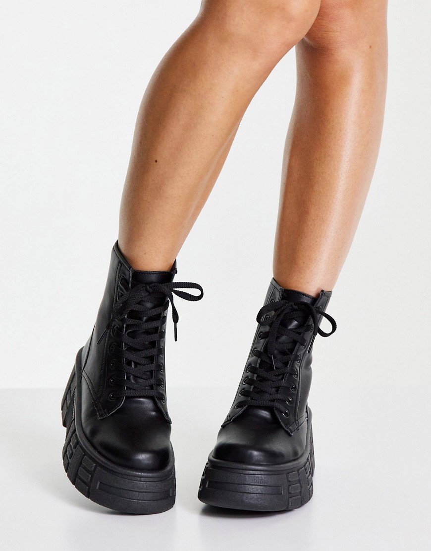 фото Черные массивные ботинки из искусственной кожи miss selfridge adele-черный цвет