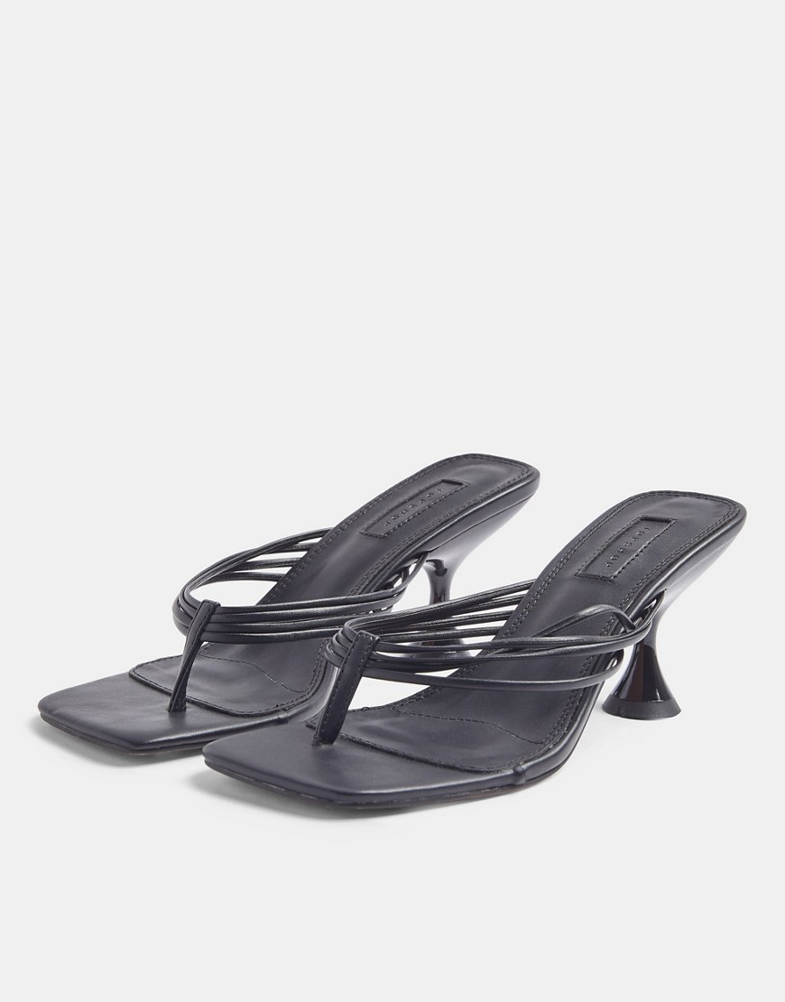 фото Черные сандалии на каблуке-рюмочке с ремешком между пальцами topshop-черный цвет