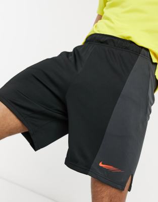 фото Черные шорты nike training sport clash-черный цвет