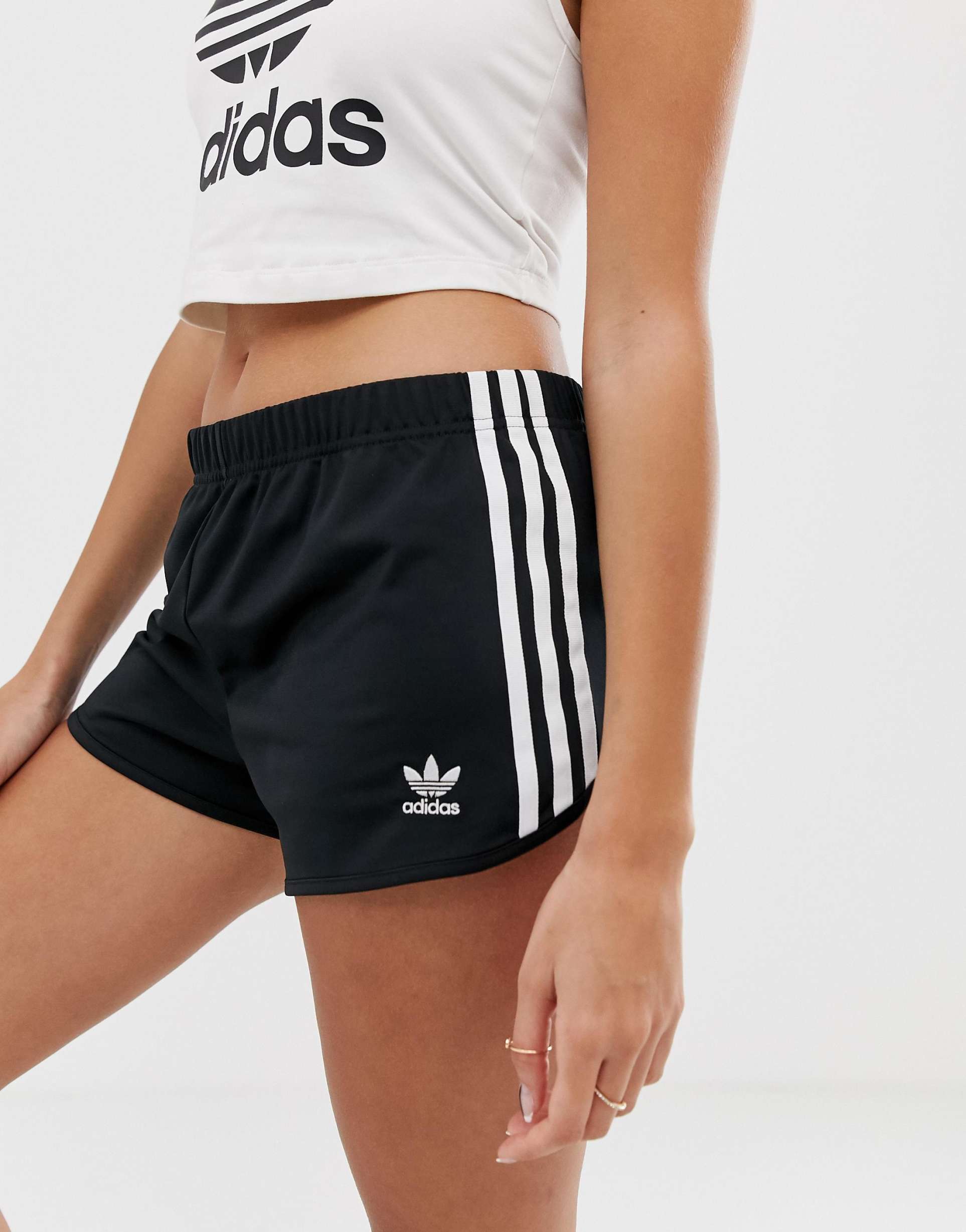 Шорты adidas Originals adicolor