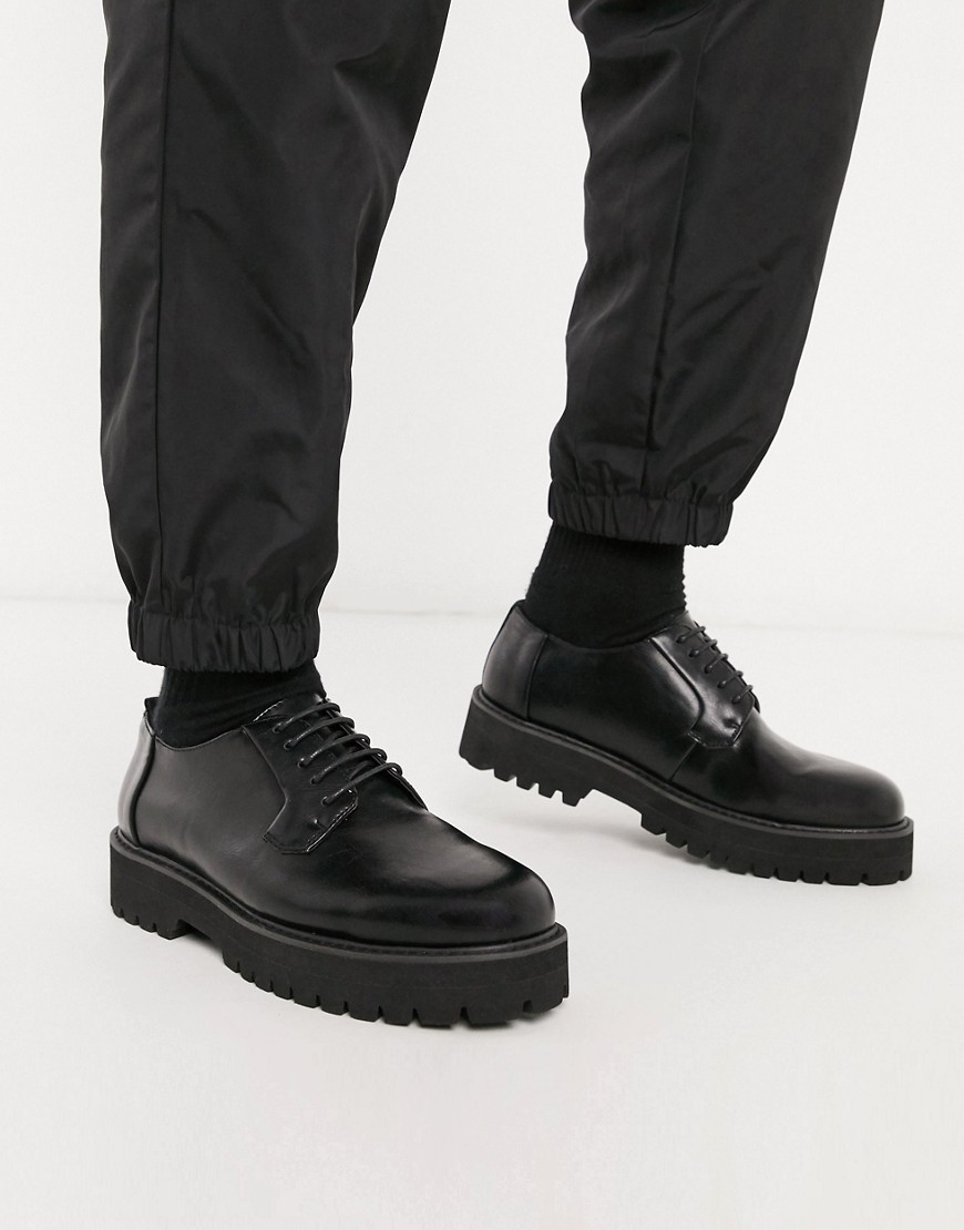 фото Черные туфли из искусственной кожи со шнуровкой и толстой подошвой asos design-черный