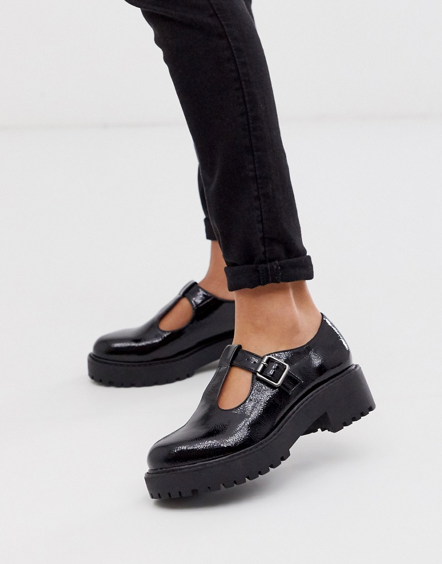 фото Черные туфли на плоской массивной подошве с t-образными элементами new look-черный
