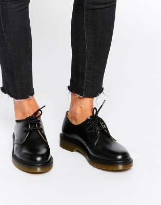 Кожаные ботинки женские. Dr Martens 1461 Black. Доктор Мартинс классические туфли. Ботинки Dr Martens 1461. Ботинки доктор Мартинс классические.