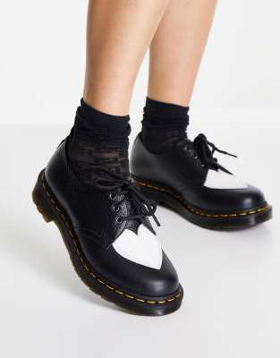 фото Черные туфли на плоской подошве с сердечком dr martens amore-черный цвет