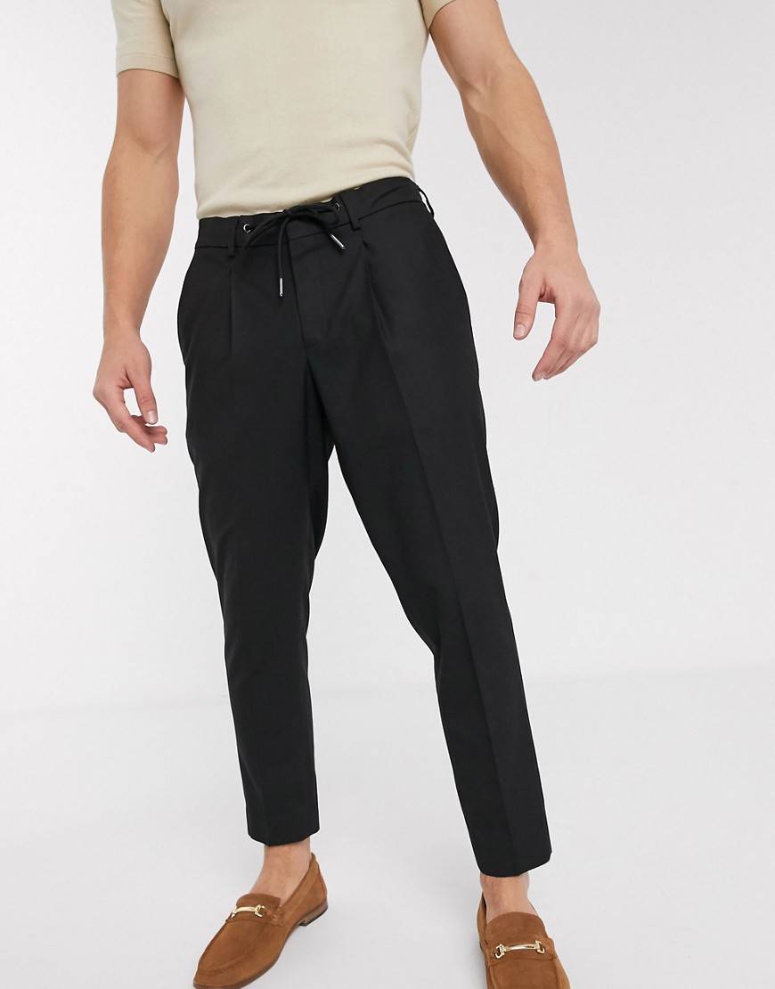 фото Черные узкие строгие брюки до щиколотки с затягивающимся шнурком на поясе selected homme-черный
