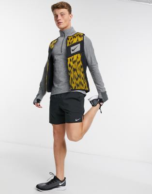 фото Черный двусторонний жилет с технологией aerolayer nike running wild run