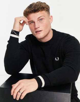 фото Черный джемпер из овечьей шерсти с круглым вырезом fred perry-черный цвет