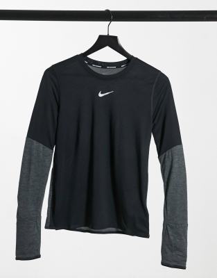 фото Черный лонгслив nike running runway