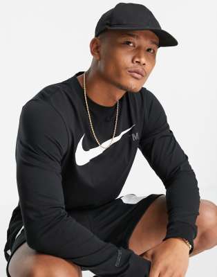 Футболки с принтом Черный лонгслив с логотипом-галочкой на груди Nike-Черный цвет