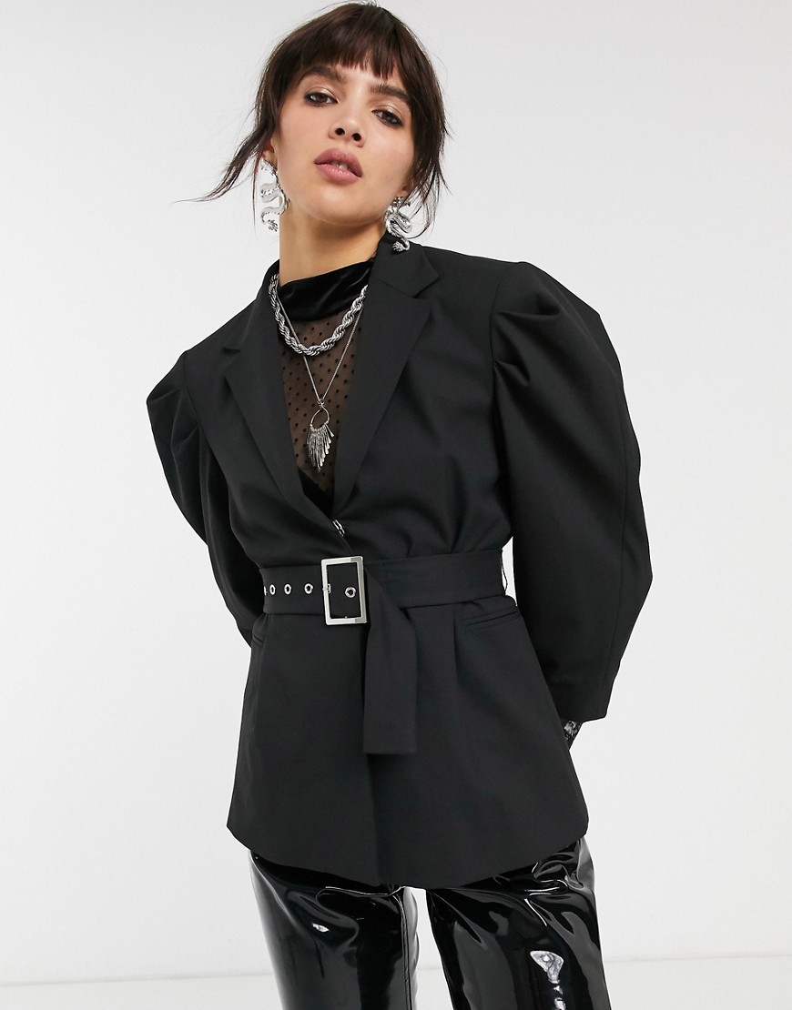 фото Черный пиджак с подплечниками и поясом bershka