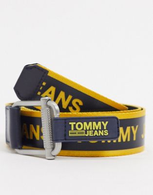 фото Черный ремень с желтым логотипом tommy jeans