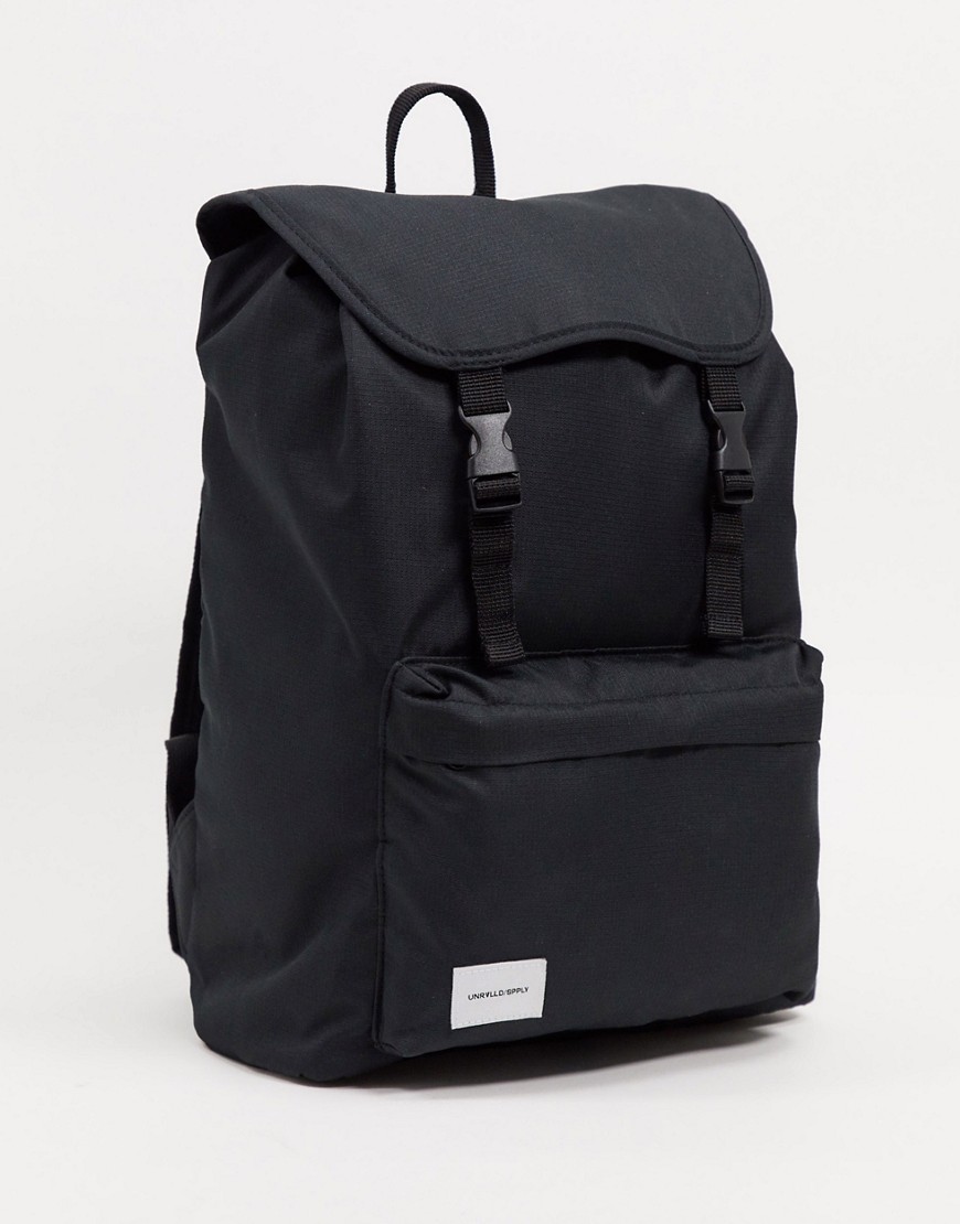 фото Черный рюкзак с белой фирменной нашивкой и двумя ремешками asos design