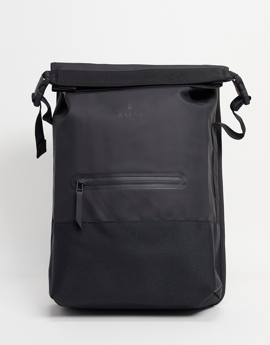 фото Черный рюкзак с хомутом rains 1372